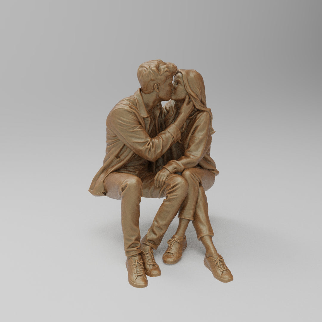 SW9184 Couple Kissing Sitting