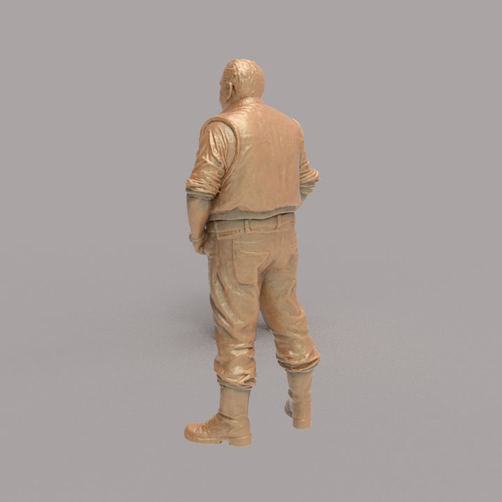 MM4304 Male Yard Worker