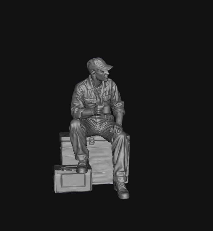 SW8243 WW2 Allied Air Force Ground Crew Resting on Box