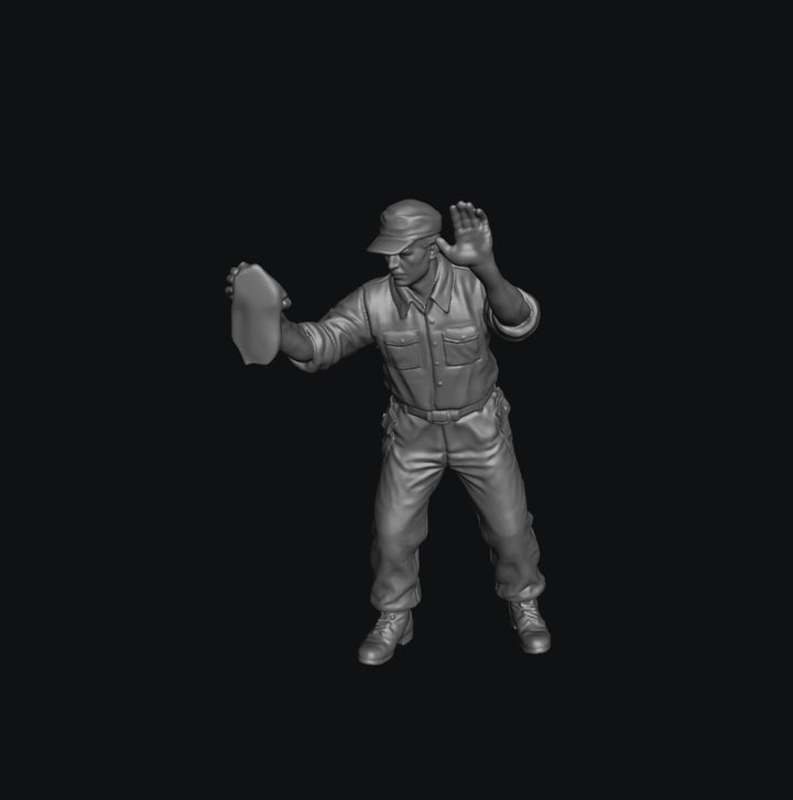 SW8244 WW2 Allied Air Force Ground Crew Standing Scrubbing with Cloth