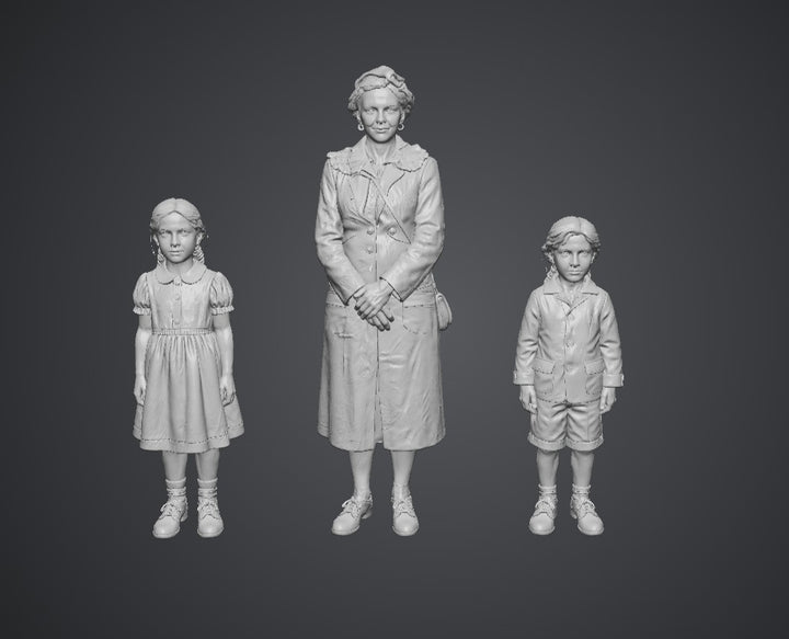 SW8268 1940 Mum and Children