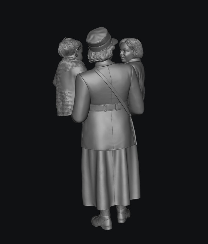 SW9376 WW2 Conductress or Clippie with Child Evacuees
