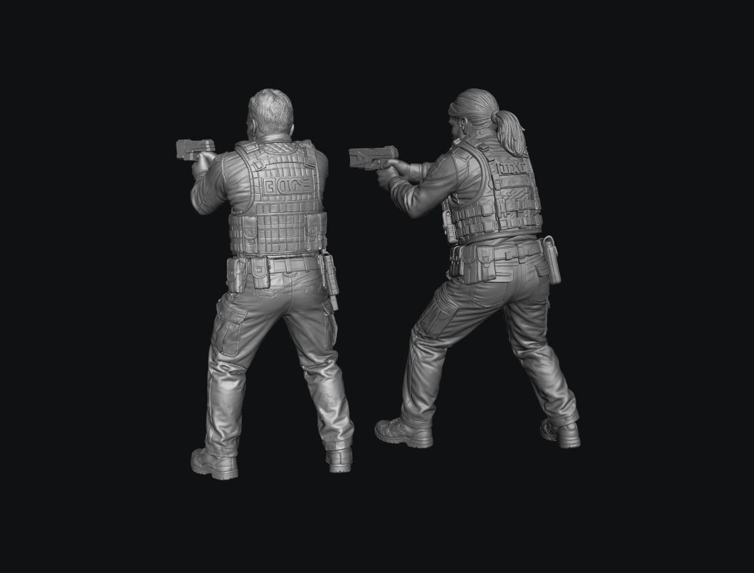 SW9537 2 Police officers with Tasers