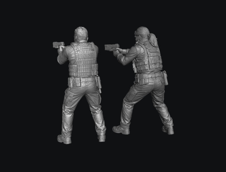 SW9537 2 Police officers with Tasers