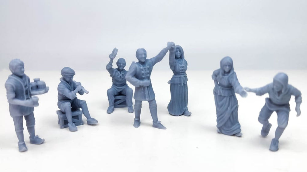 GM005 Medieval Village Scenes - Feasting Medieval Figure