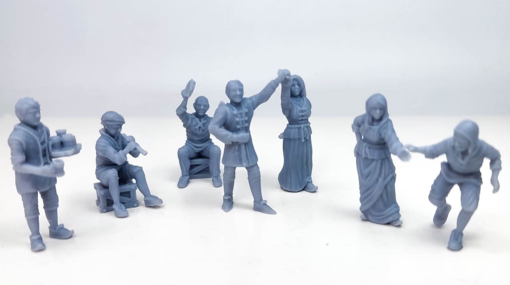 GM005 Medieval Village Scenes - Feasting Medieval Figure