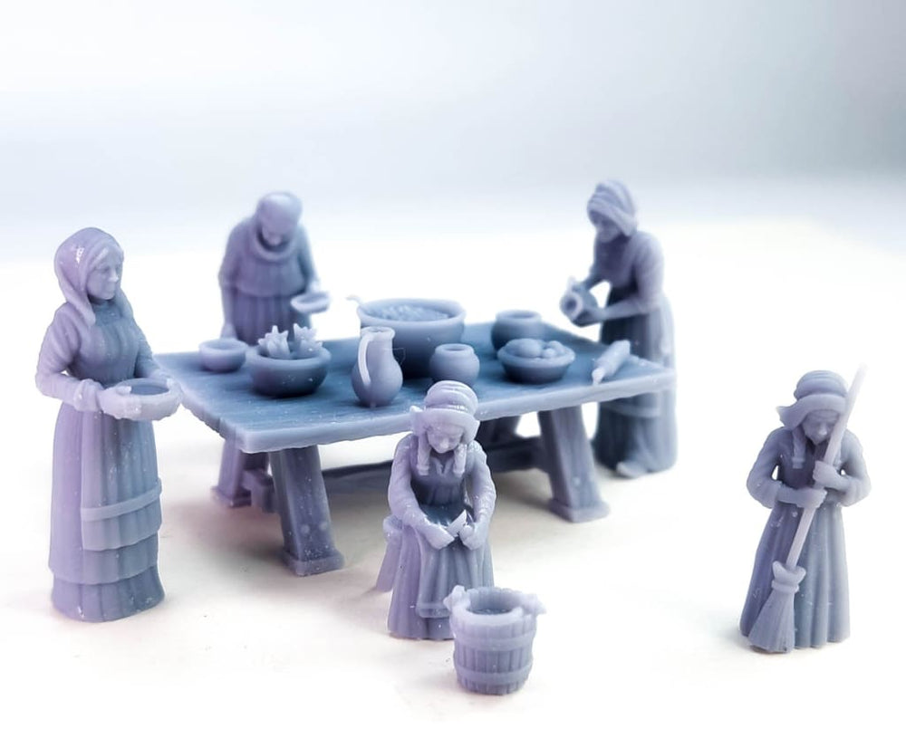 GM009 Medieval Village Scenes - Cooking Medieval Figure