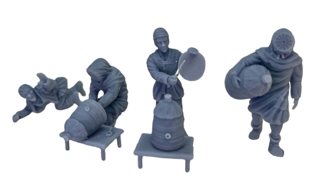 GM013 Medieval Village Scenes - Village Bee Keepers Medieval Figure