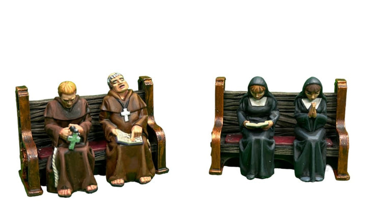 GM031 Medieval Village Scenes - Village Clergy Praying Medieval Figure