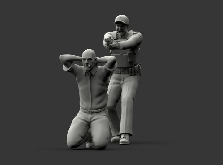 MM1222 Armed Policeman Arresting Suspect Figure