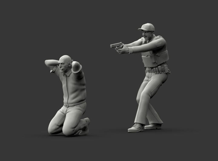 MM1222 Armed Policeman Arresting Suspect Figure