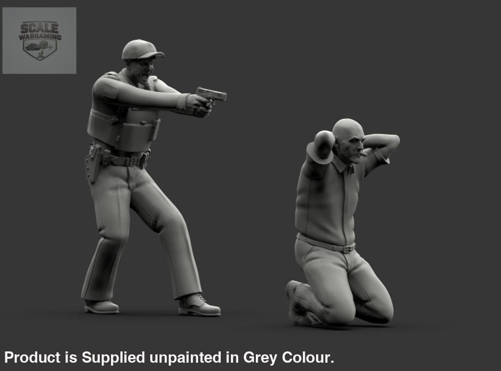 MM1222 Armed Policeman Arresting Suspect Figure