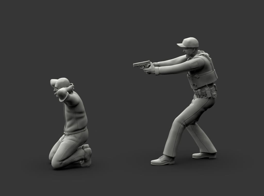 MM1222 Armed Policeman Arresting Suspect Figure