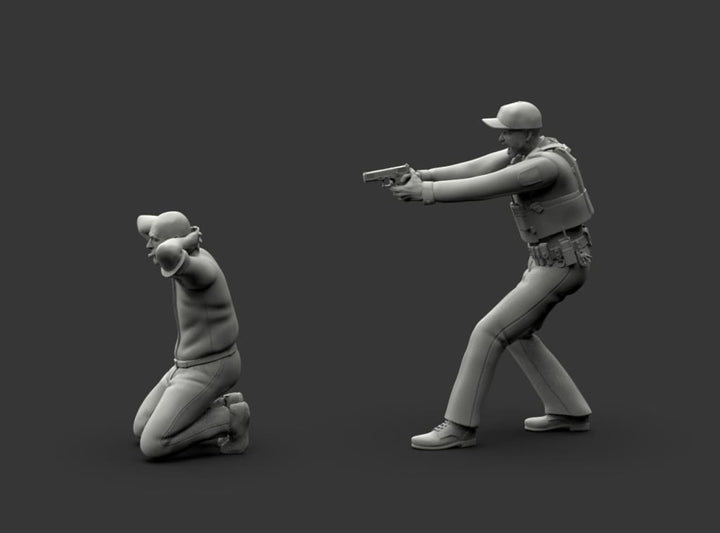 MM1222 Armed Policeman Arresting Suspect Figure