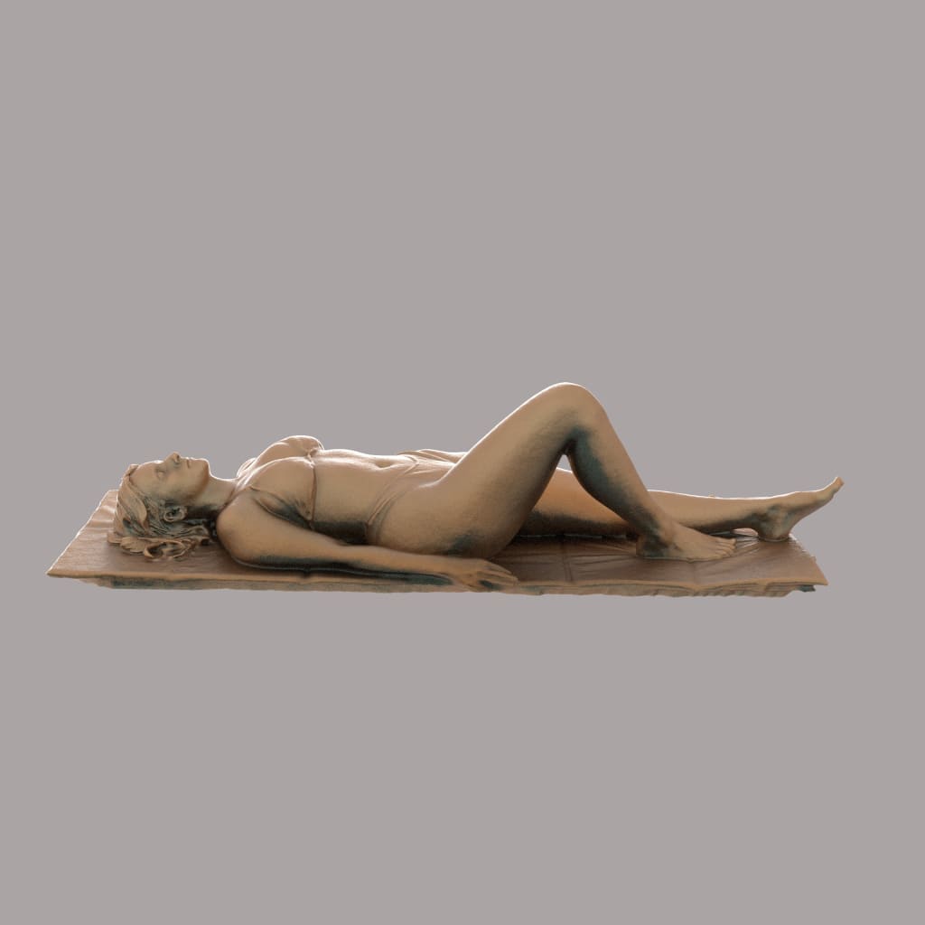 MM2072 Girl on Towel beach/garden Figure