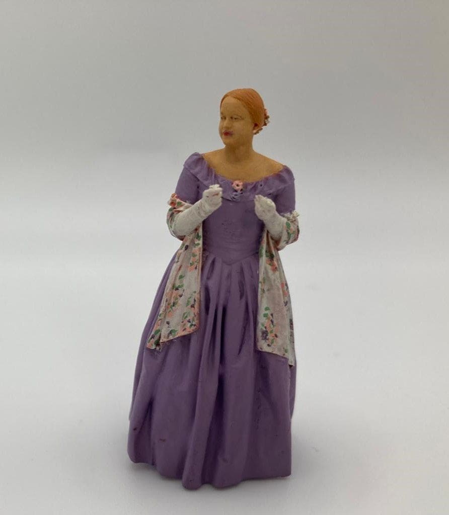 132s-0125 Elegant 1900’s Lady Figure