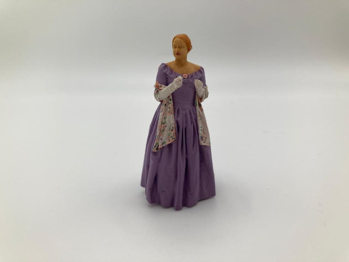 132s-0125 Elegant 1900’s Lady Figure