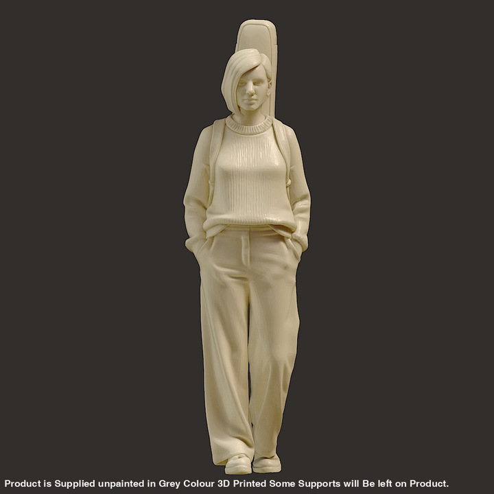 MM4275 Female with guitar Figure