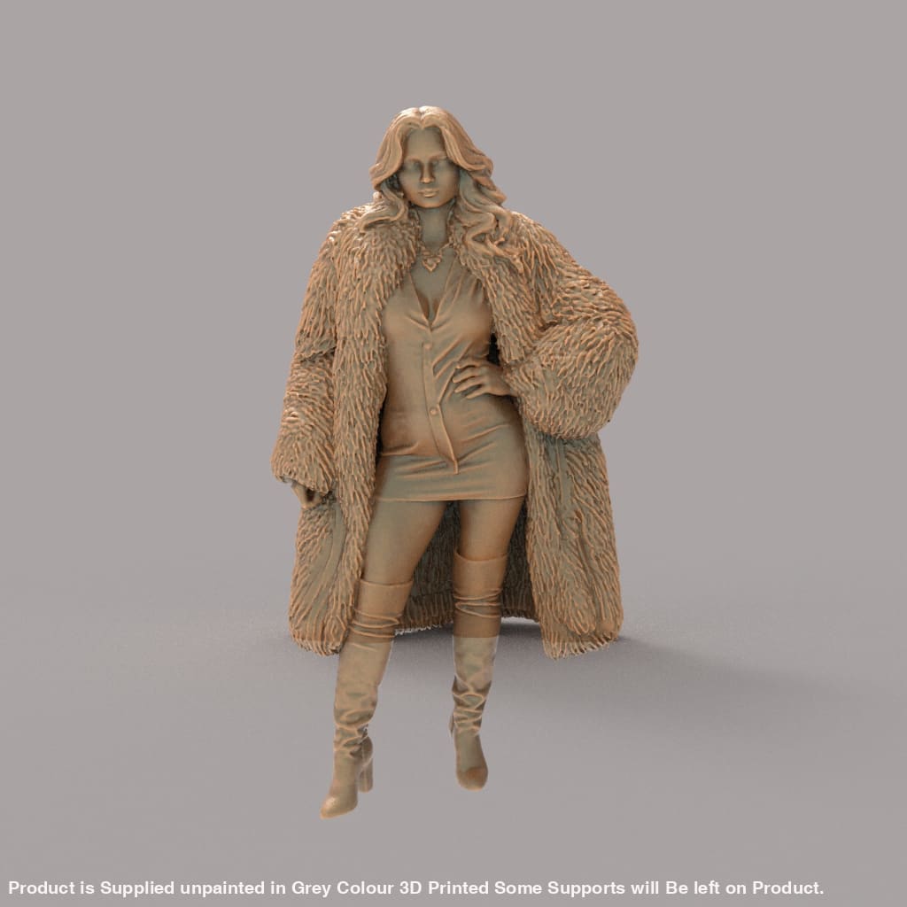 MM4286 Young Female in Fur Coat Figure