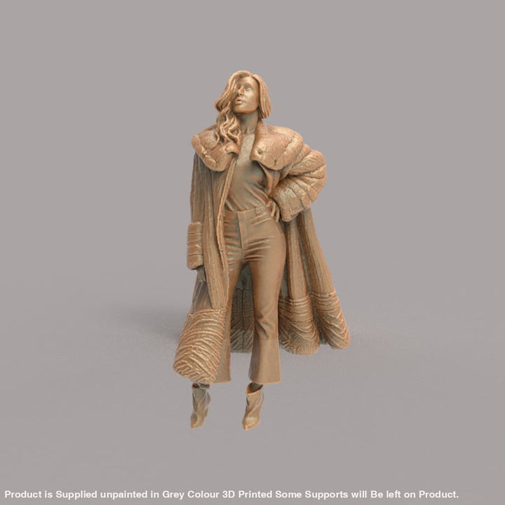 MM4289 Elegant Female Wearing Fur Coat Figure
