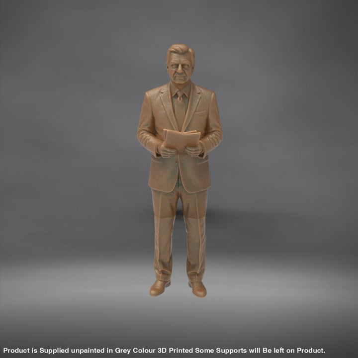 MM4335 TV News Team Male Reporter-2 Figure