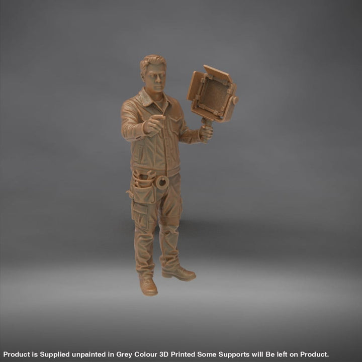 MM4337 TV News Team Lighting Engineer Figure