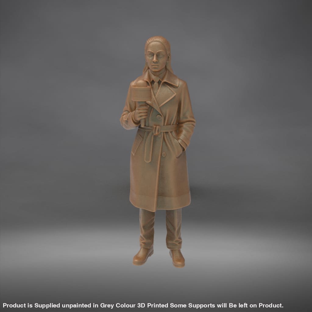 MM4340 TV News Team Female Reporter-4 Figure