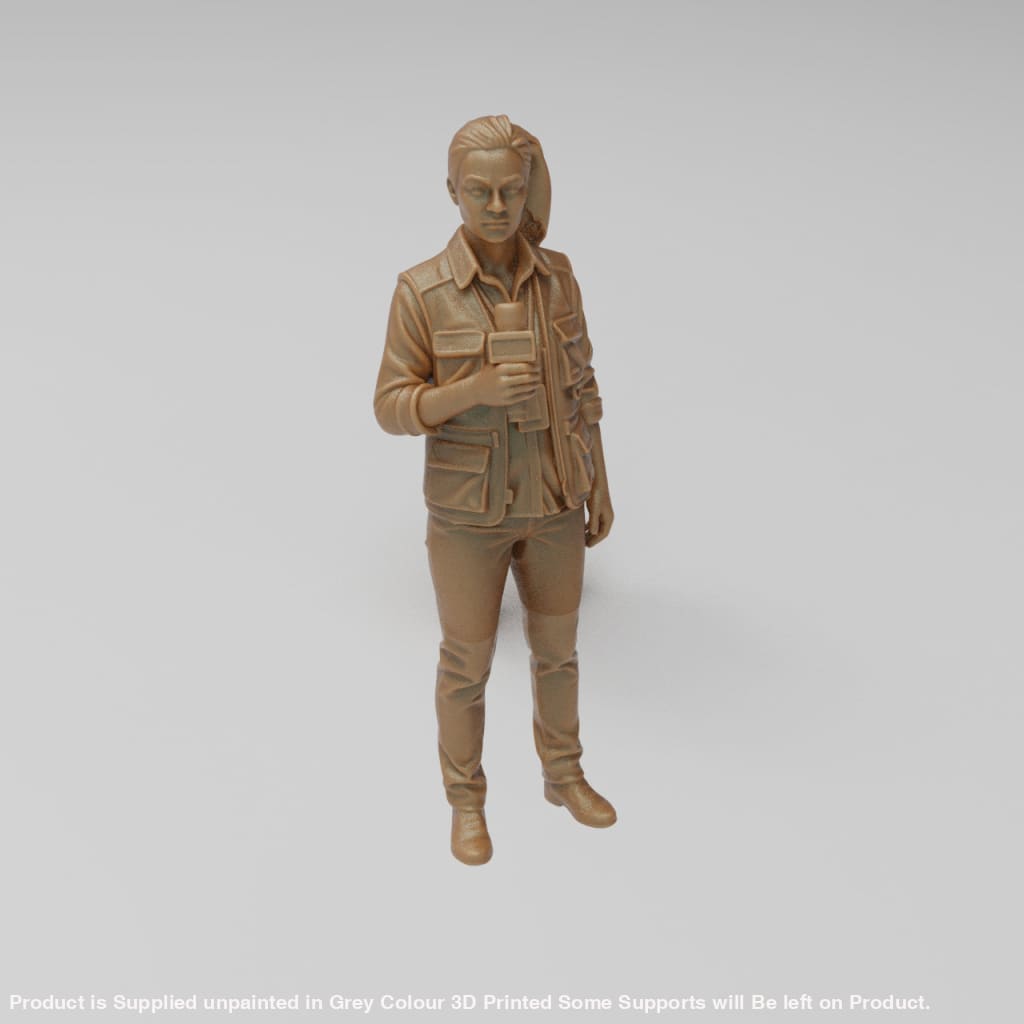 MM4343 TV News Team Female Reporter-2 Figure