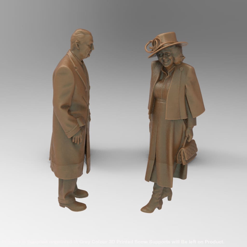 MM4364 WW2 Old couple dressed up Figure
