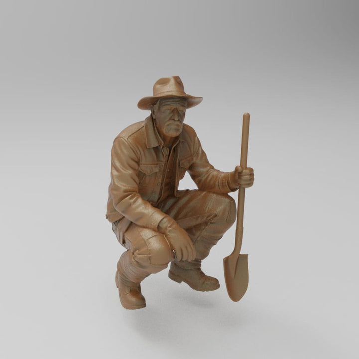 MM4375 Gardener Kneeling Figure