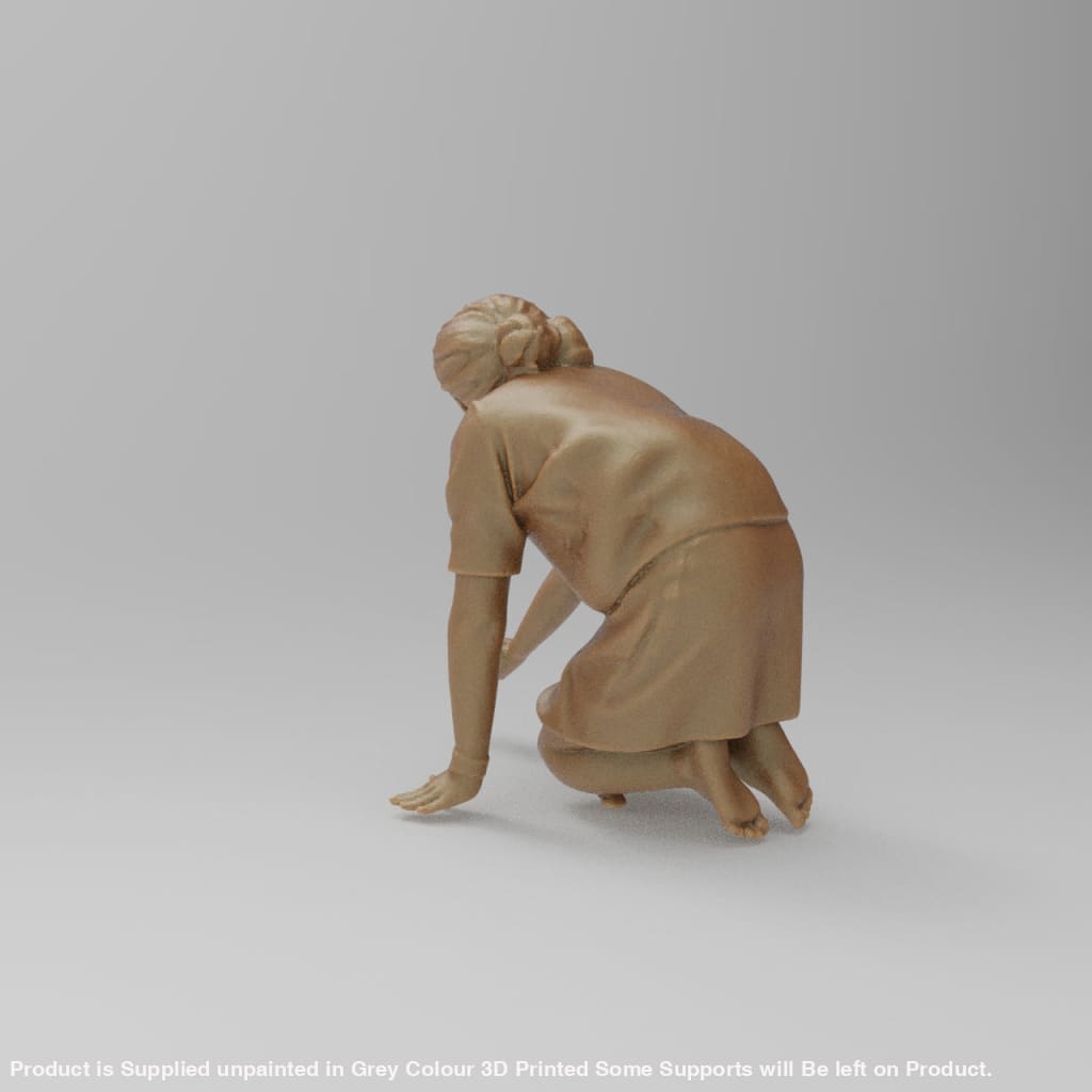MM4421 Female Scrubbing floor Figure