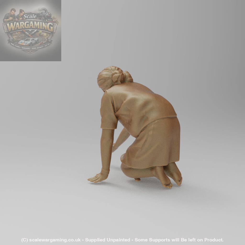 MM4421 Female Scrubbing floor Figure