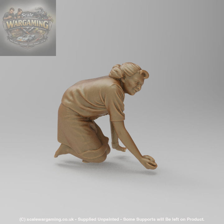 MM4421 Female Scrubbing floor Figure