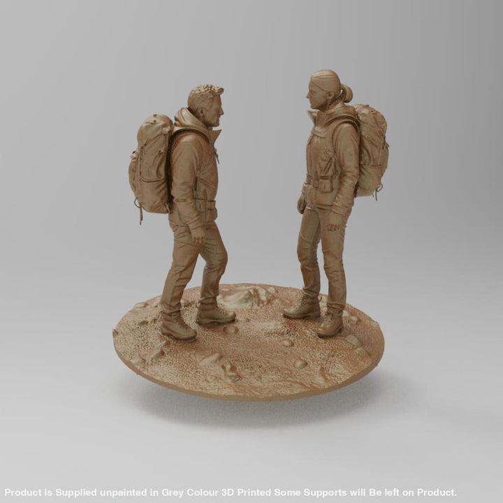 MM4432 2 People hiking talking Figure