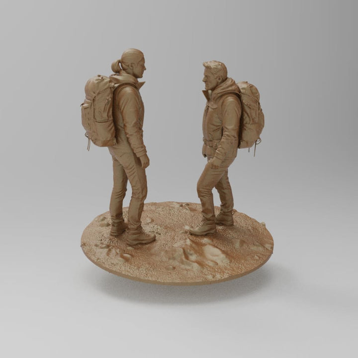 MM4432 2 People hiking talking Figure