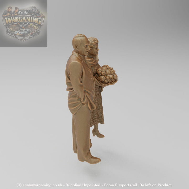 SW012 Older Couple with flowers - Figure