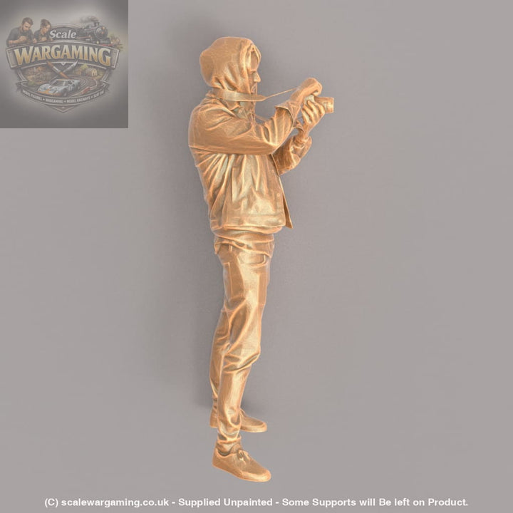 MM064 Young Male With Camera Figure