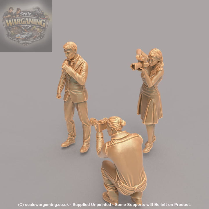 MM1054 Male Reporter and 2 Photographers Figure