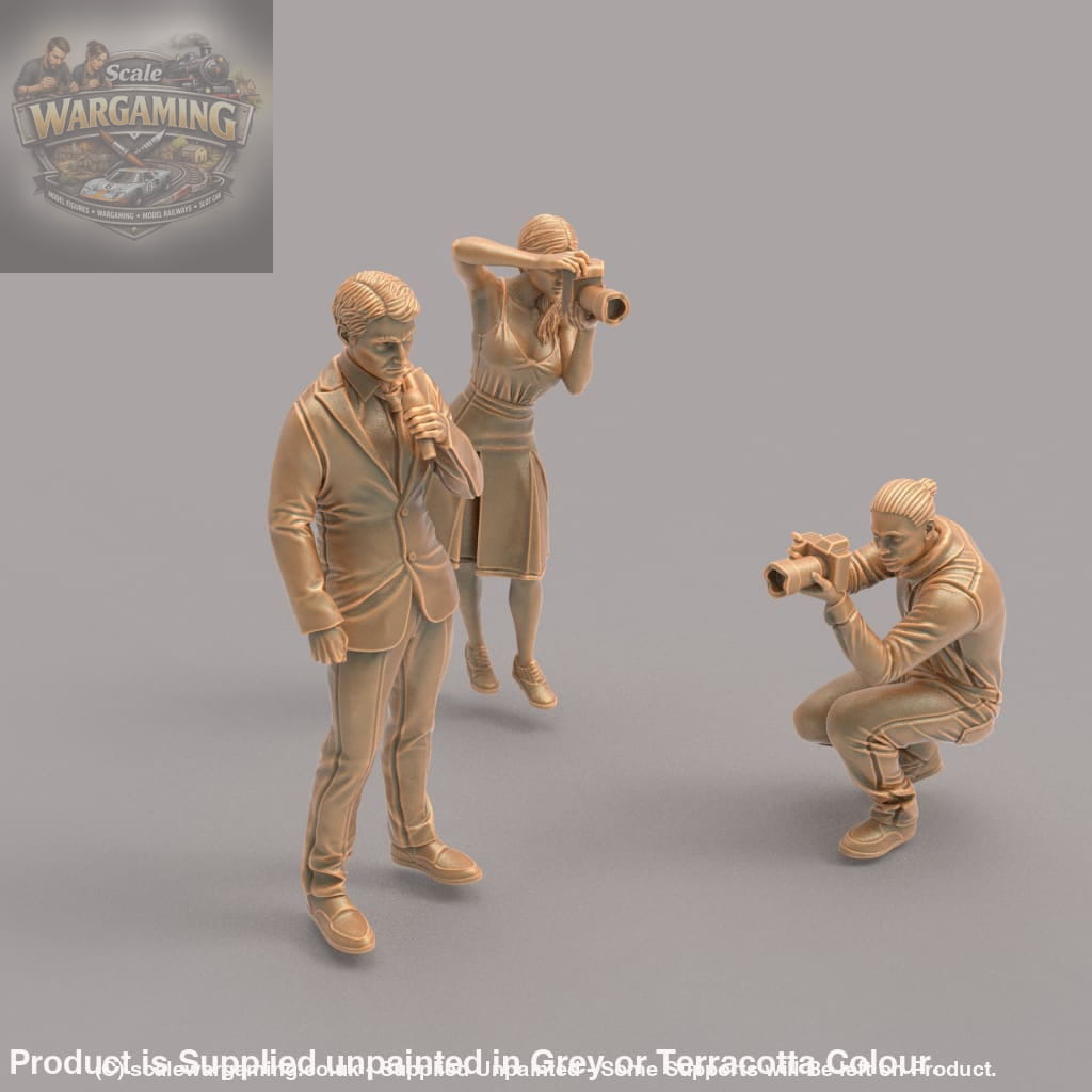 MM1054 Male Reporter and 2 Photographers Figure