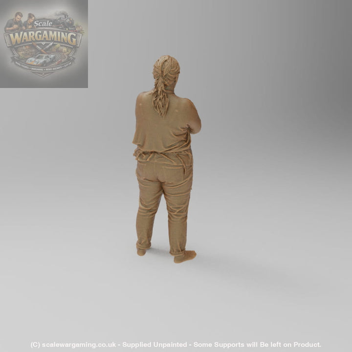 SW1137 Lady Carrying hammer wearing Apron - Figure
