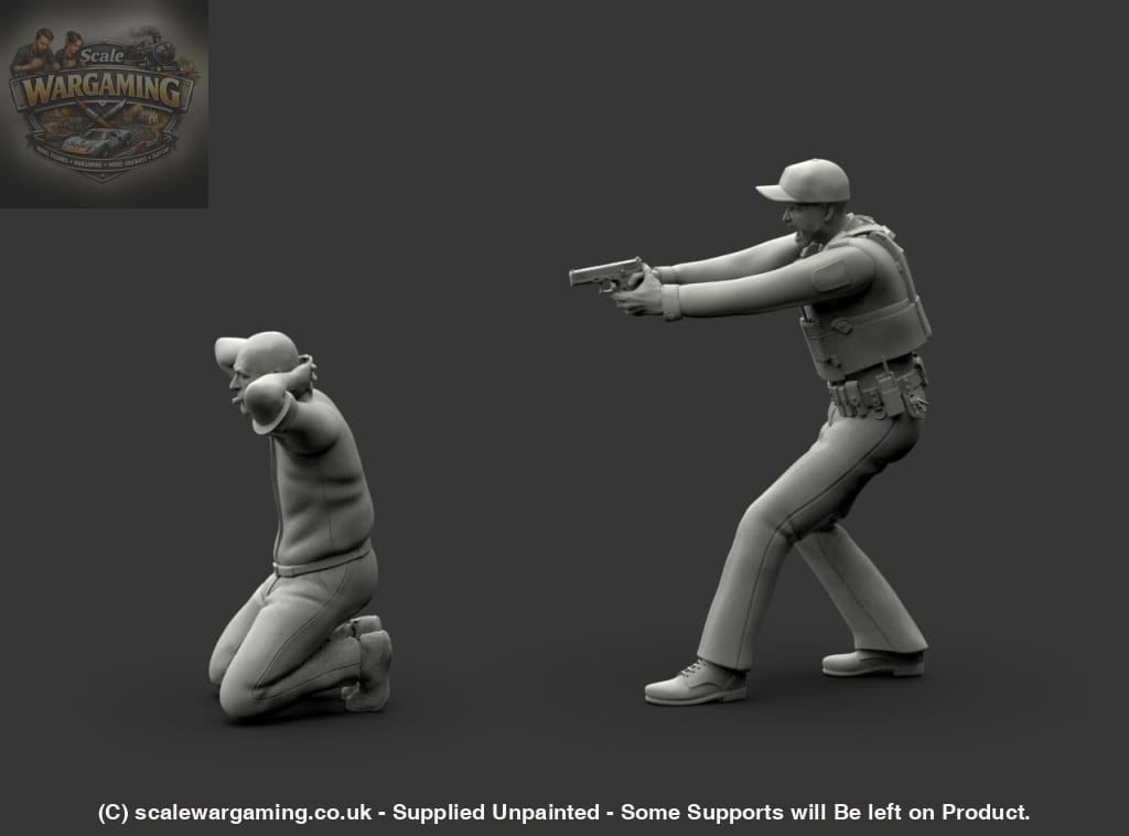 MM1222 Armed Policeman Arresting Suspect Figure