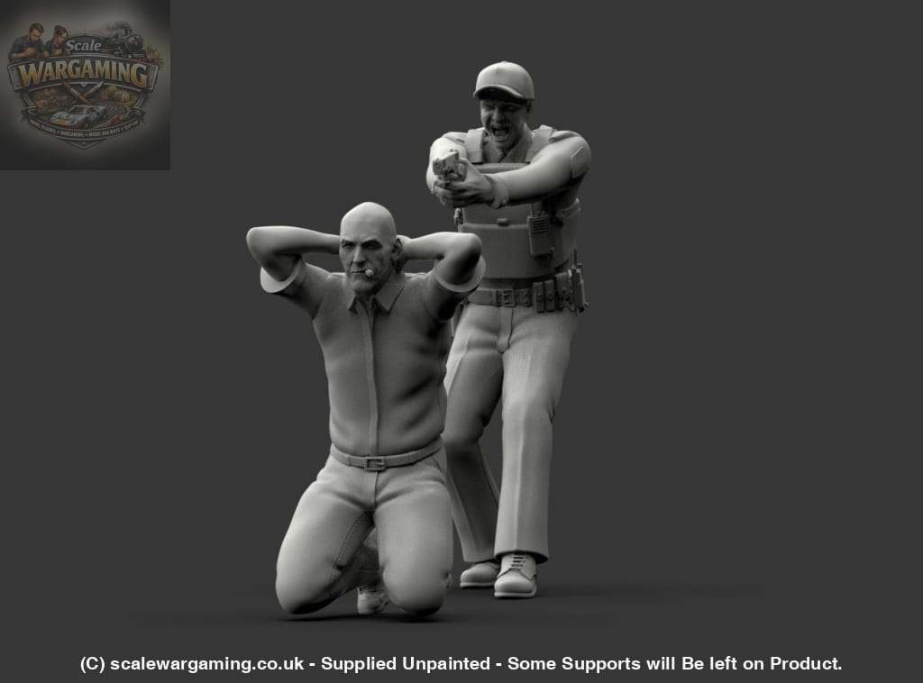 MM1222 Armed Policeman Arresting Suspect Figure