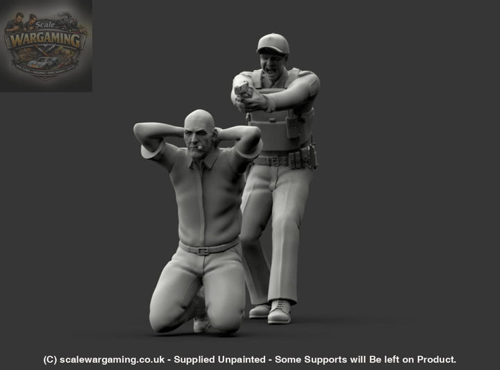 MM1222 Armed Policeman Arresting Suspect Figure