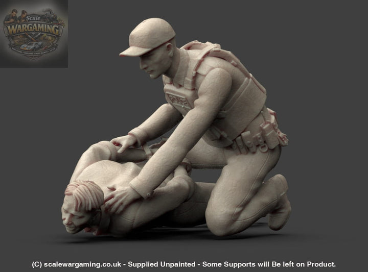 MM1223 Policeman Arresting Suspect Figure