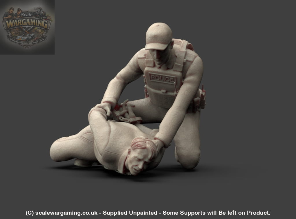 MM1223 Policeman Arresting Suspect Figure