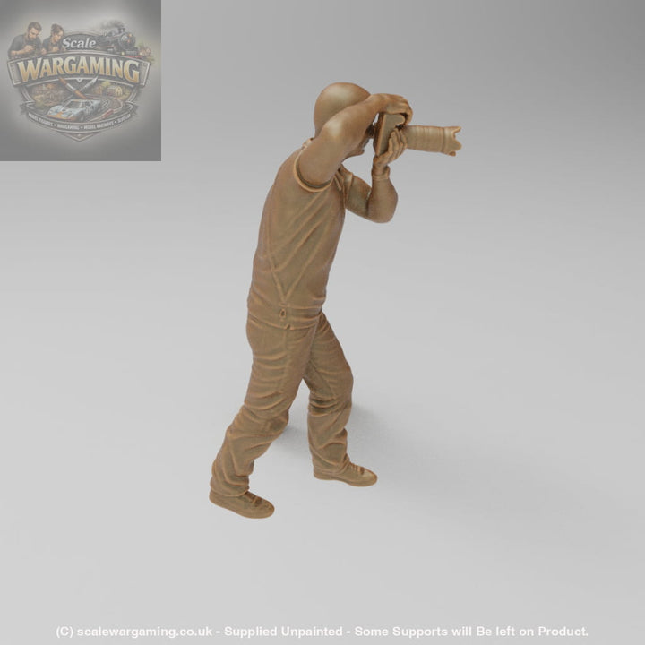 SW128 Photographer with Long lens camera - Figure