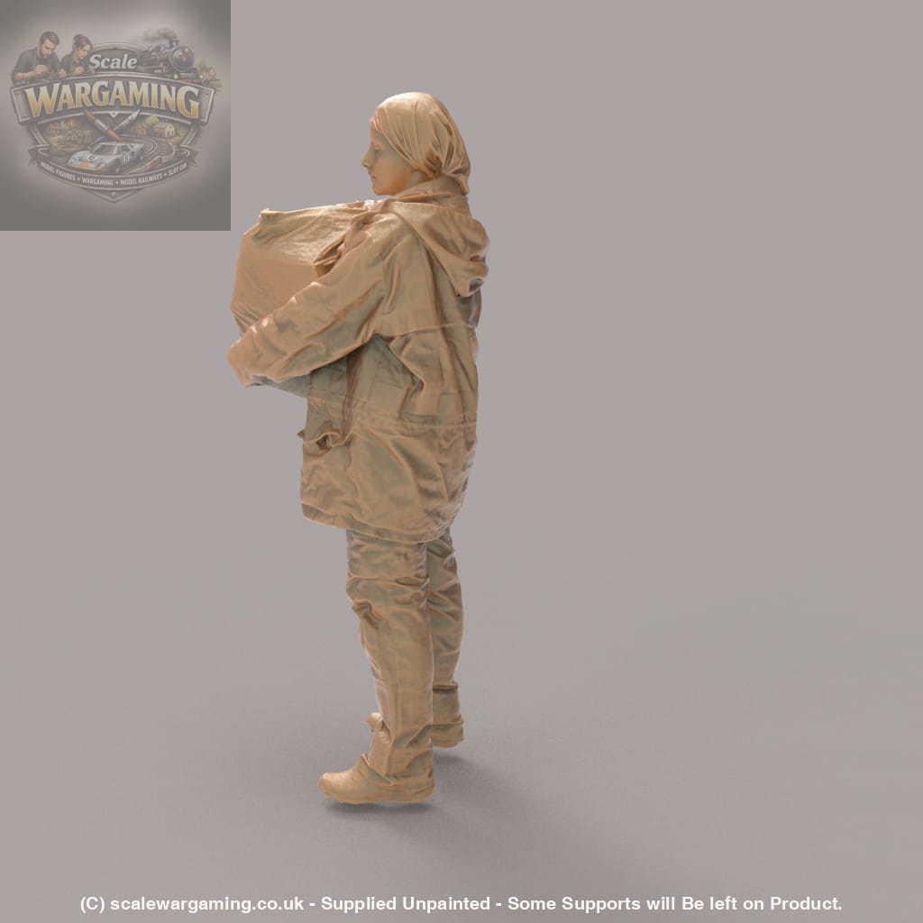 MM1401 Female carrying Rubbish bag Figure