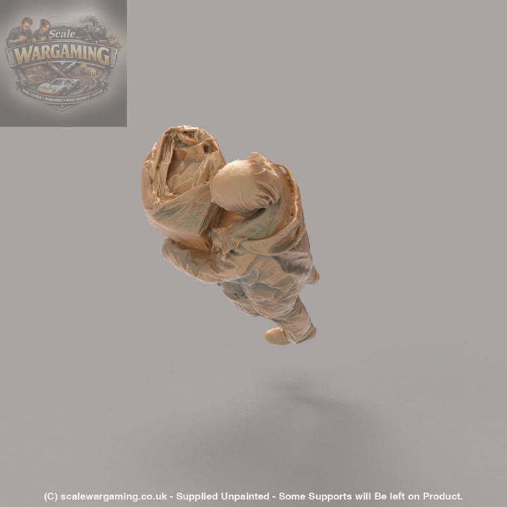 MM1401 Female carrying Rubbish bag Figure