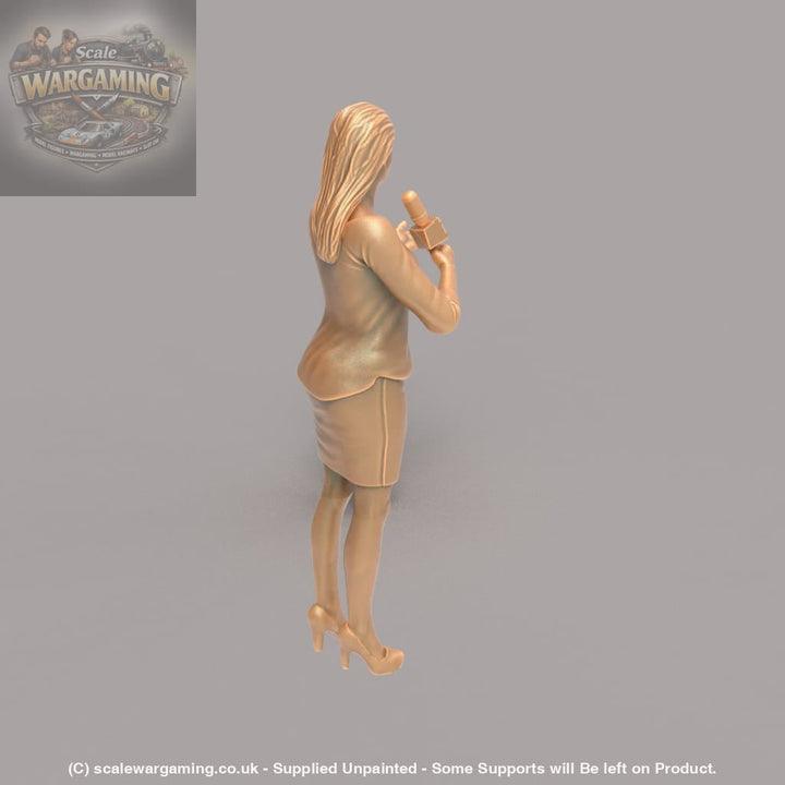 MM146 Female TV/Radio Reporter Figure