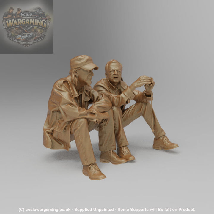 SW3035 2 Men Sitting on Grass - Figure